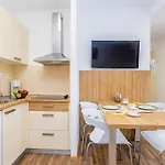 2 Bedroom Stunning In 아파트