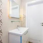 2 Bedroom Stunning In *