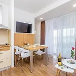 2 Bedroom Stunning In Apartment *